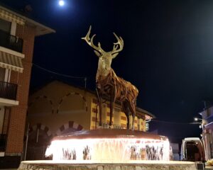 Partecipazione alla realizzazione del monumento "Il Cervo", di Elio Garis: un omaggio a quanti, durante il biennio 2020/21, hanno dato il proprio contributo per costruire un presidio di comunità nei confronti di chi si è trovato isolato e indebolito dalla pandemia.